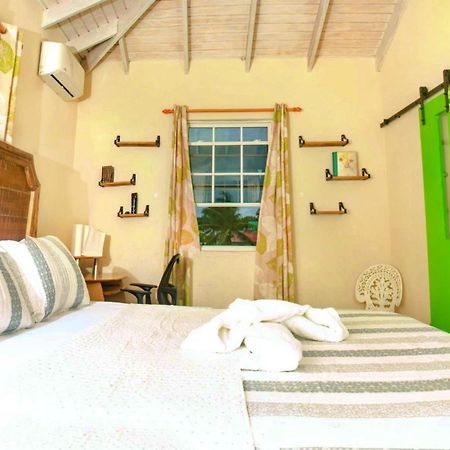 Cozy Modern Upstairs 2 Bed A/C Apt Near 2 Everything Saint Philip Kültér fotó