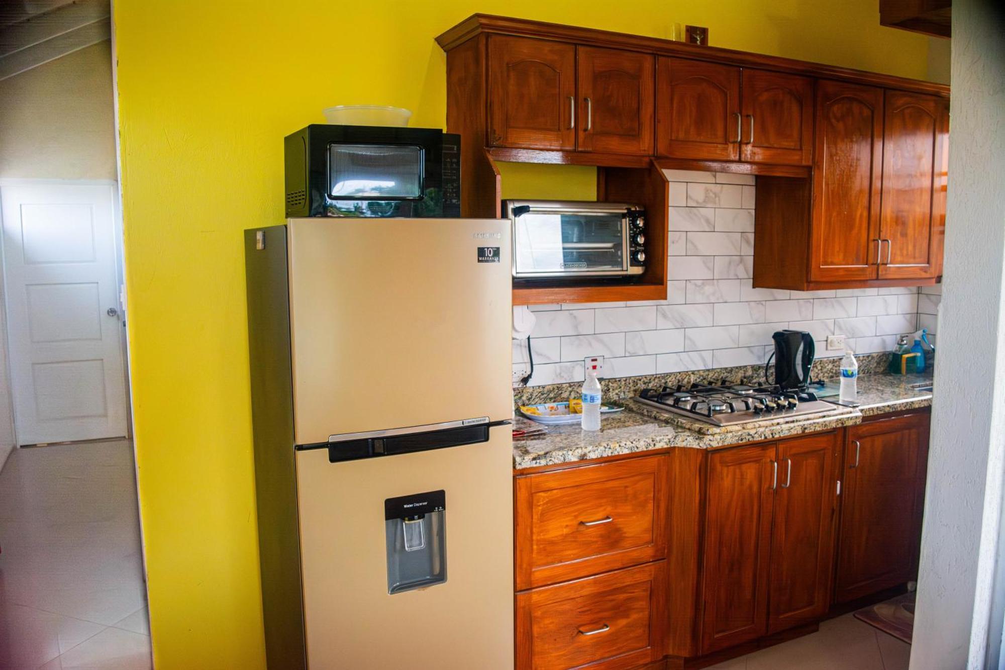 Cozy Modern Upstairs 2 Bed A/C Apt Near 2 Everything Saint Philip Kültér fotó